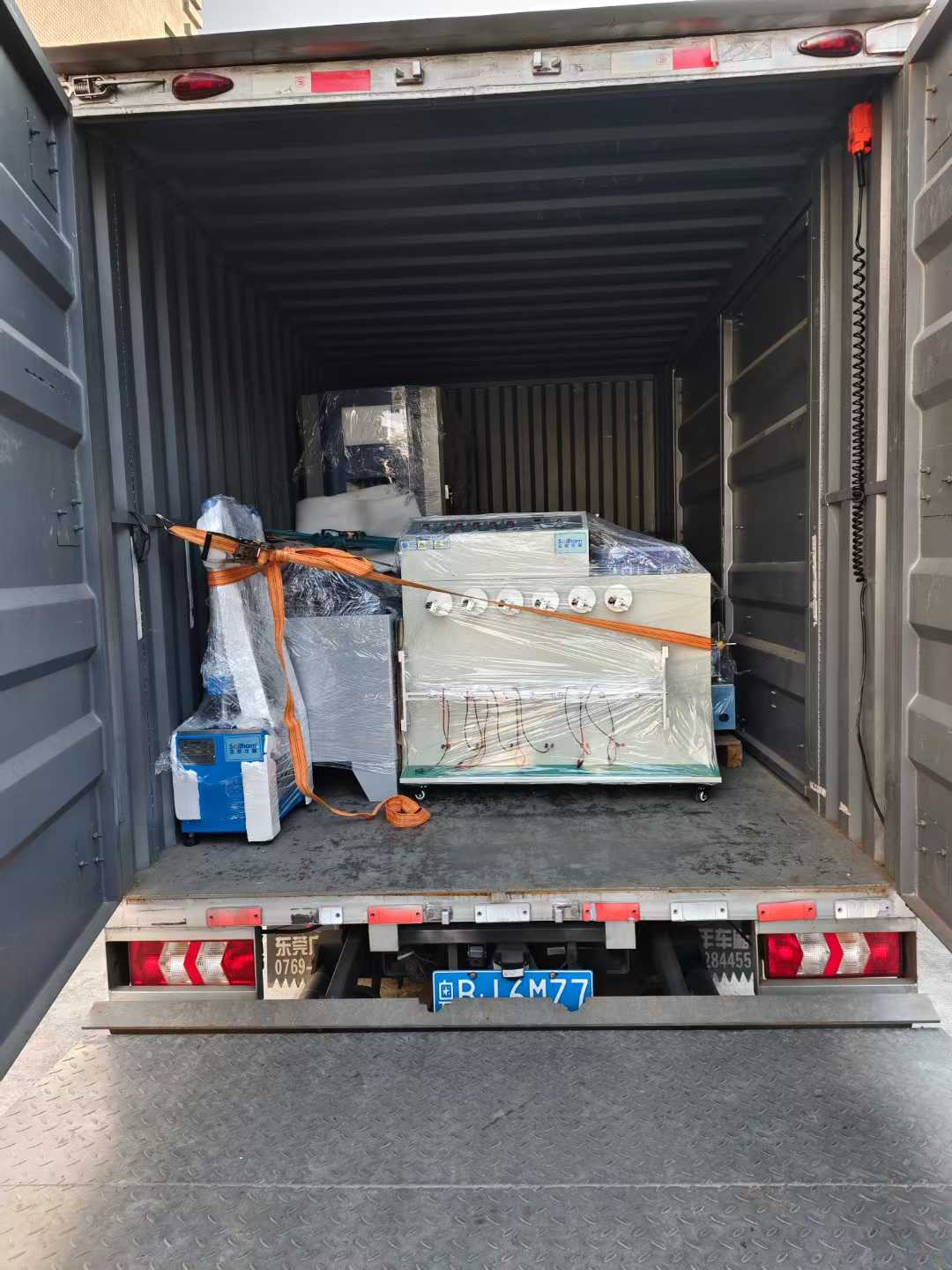 12臺力學(xué)設(shè)備送貨東莞塘廈老客戶公司